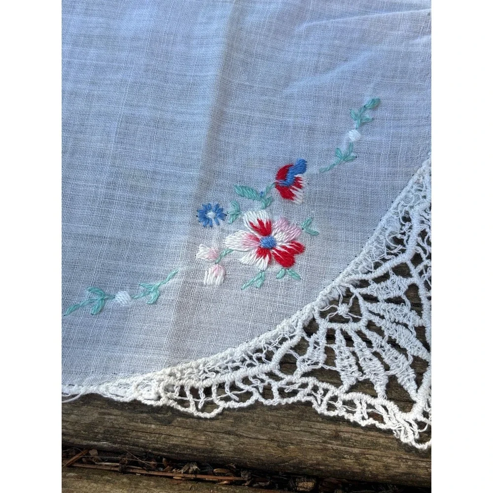 Vintage White Cotton Handkerchief With Embroidered Floral Corner‎ Crocheted Lace